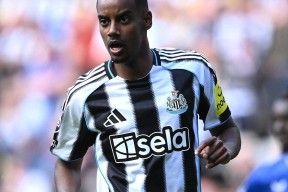 火博体育 -转会期纽卡斯尔调整名单以备欧超杯；官宣签约环节打磨；媒体盛赞；轮换策略成焦点的简单介绍