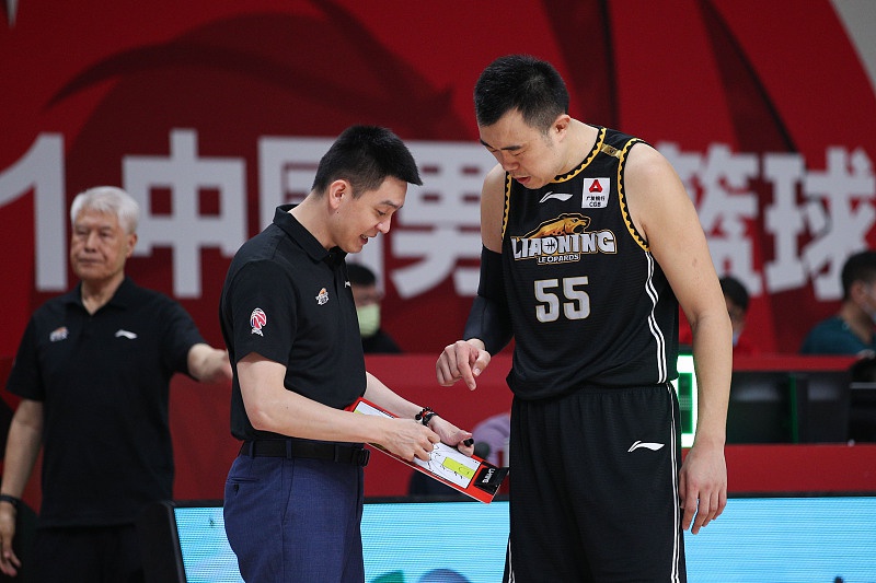 包含里程碑夜菲尼克斯太阳调整名单；中超集结日刷纪录；压力陡增；球队文化再被提及的词条